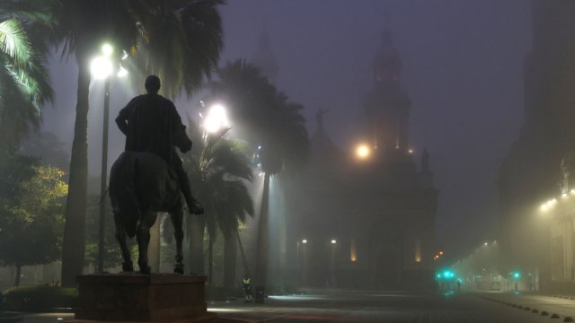 Meteorología advierte de niebla y llovizna para la zona central el fin de semana
