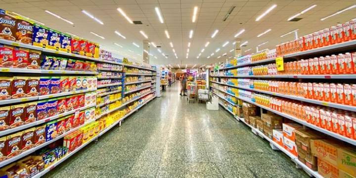Aumenta 0.4% la tasa de inflación en EU tras aranceles de Trump