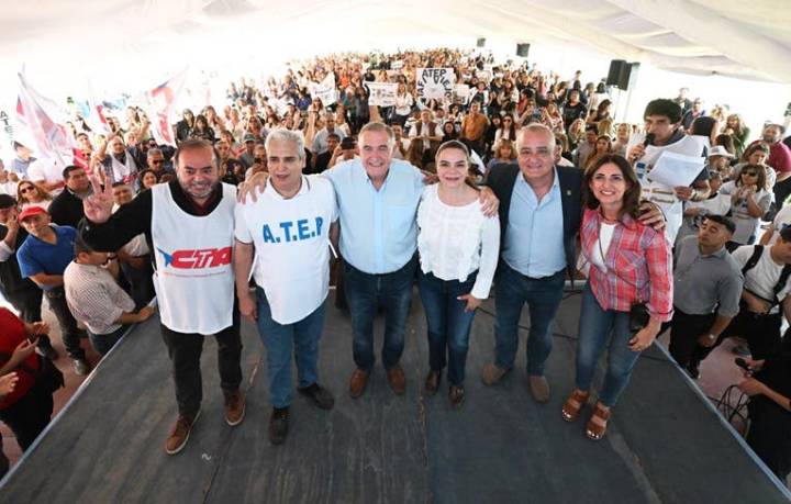 Jaldo en un acto con ATEP criticó a Milei: "se queda con la plata de los docentes y el transporte, logra equilibrio fiscal con plata ajena"