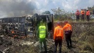 12 personas fallecieron tras volcarse e incendiarse una unidad de transporte público en Bolívar