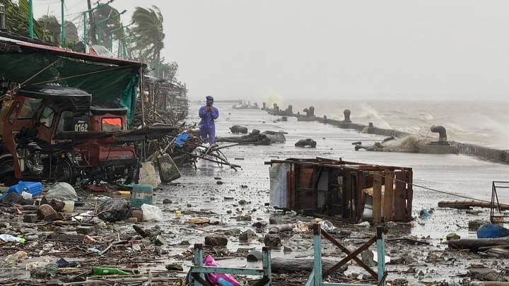 Super Typhoon Ragasa slams into Philippines with nearly 300 km/h wind gusts