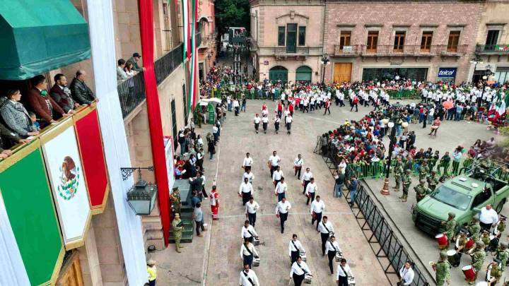Encabeza Gallardo desfile conmemorativo por la Independencia de México