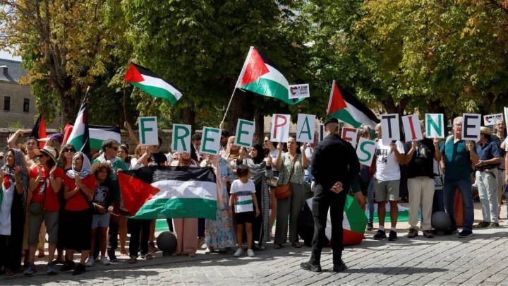 Manifestantes propalestina se hacen presentes a 18 kilómetros de la meta de la Vuelta