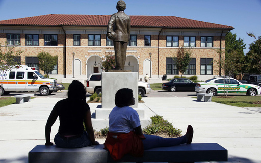 Encuentran a estudiante negro colgado en universidad de Mississippi; descartan actividad sospechosa