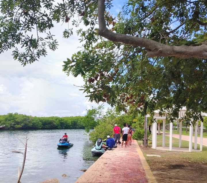 Alerta el sector náutico operación ilegal de motos acuáticas en acceso público de Cancún