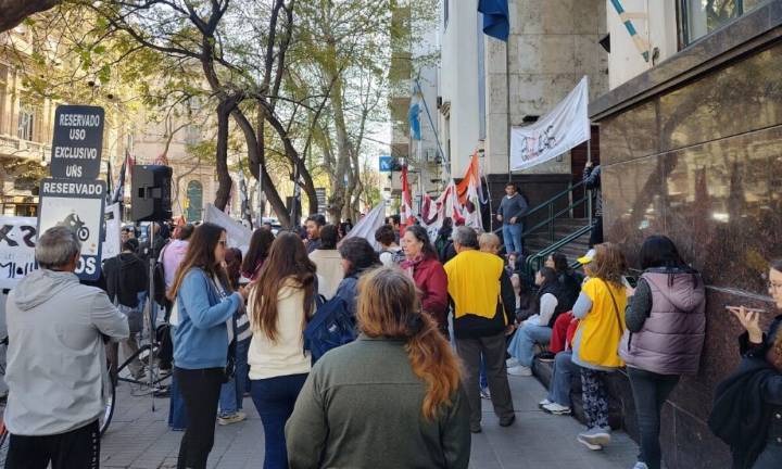 Universidades marchan contra el veto de Milei