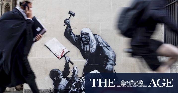 Banksy mural: New artwork on London court wall depicts judge striking protester