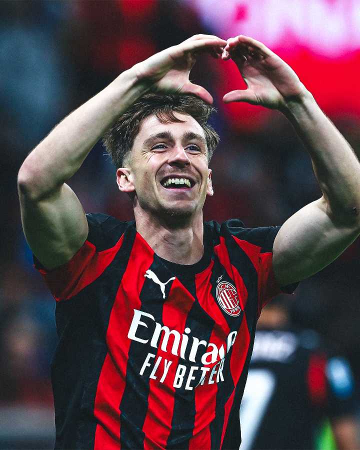 A.C. Milán derrotó a Nápoles 2-1 y junto a la Roma son los tres que lideran el Calcio Italiano