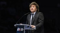Milei cambia de estrategia y vende dólares del Tesoro para sostener el peso antes de las elecciones