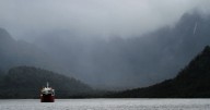 "No basta con disculpas": Pescadores artesanales tras querella contra Copec por derrame de hidrocarburos en Puerto Chacabuco