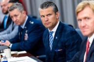"Maduro tiene muchas decisiones que tomar", advierte Hegseth, secretario de Guerra