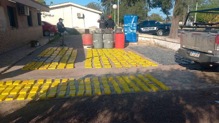 Golpe al narcotráfico: la policía santiagueña secuestró más de 500 panes de cocaína