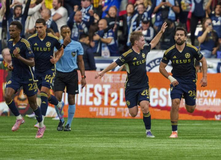 Deadspin | Brian White's positive omeback continues as Whitecaps face Sounders