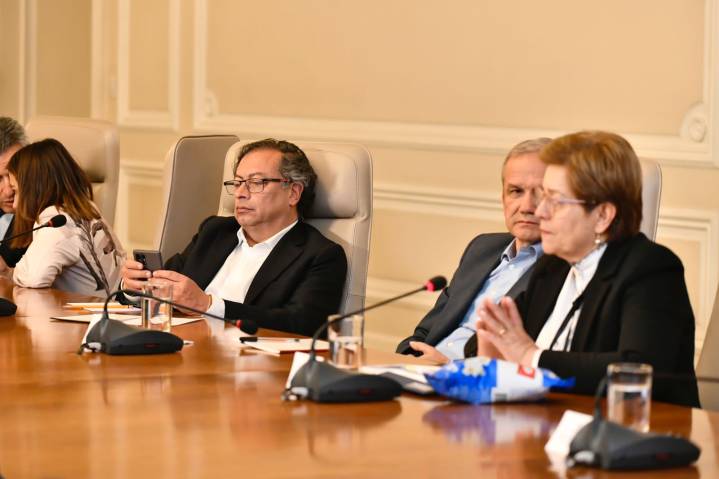 Presidente Petro anunció aumento salarial a los empleados públicos del País