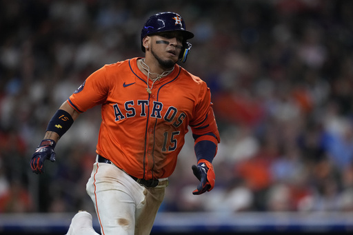 Astros activan al mexicano Isaac Paredes y mandan al cubano Yordan Álvarez a la lista de lesionados