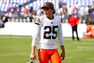 Browns K Andre Szmyt injures calf in practice