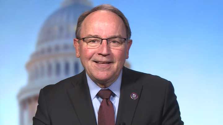 El congresista Tom Tiffany anuncia su candidatura a gobernador de Wisconsin