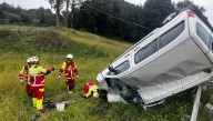 Herida tras impactar su furgoneta contra un poste eléctrico y volcar en Obregón