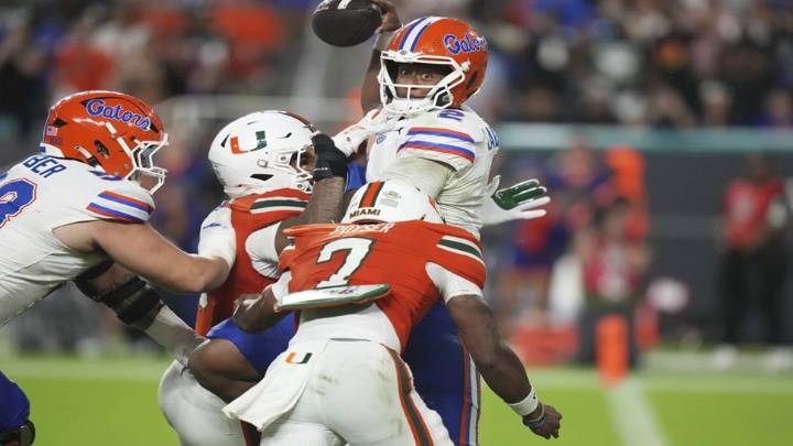 Hurricanes ease past Gators 26