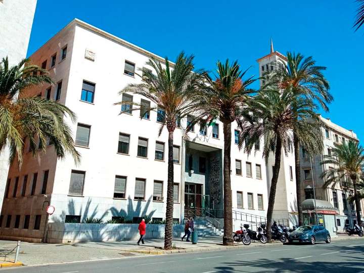 Condenan a los pilotos de una patera con 18 personas ayudada por otra al quedarse sin combustible