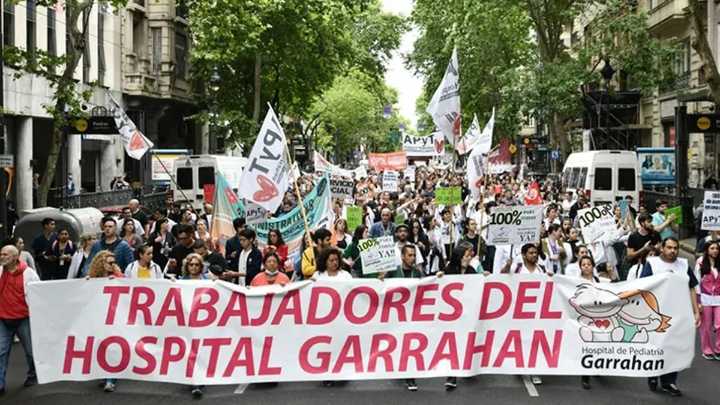Trabajadores del Garrahan repudian el veto presidencial y advierten sobre un "vaciamiento" del hospital