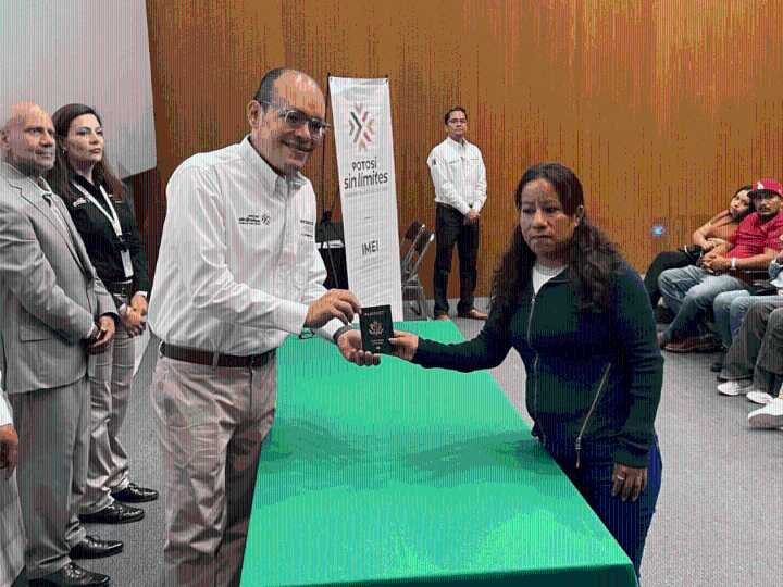Gobierno de San Luis Potosí respalda a migrantes con pasaportes y pensión de EE. UU.