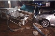 Una mujer en estado de ebriedad chocó contra un vehículo estacionado