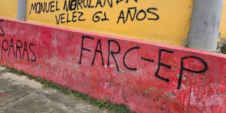 Banderas y grafitis alusivos a las Farc aparecieron en Betulia, Antioquia: se trataría de un acto de proselitismo