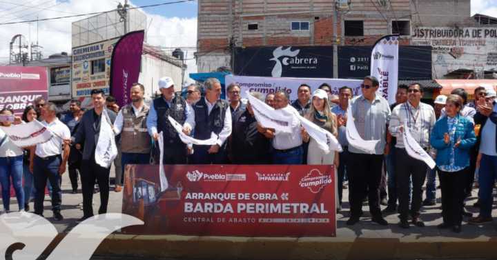 Construyen barda en la Central de Abasto; prevén estacionamiento para mil 200 autos
