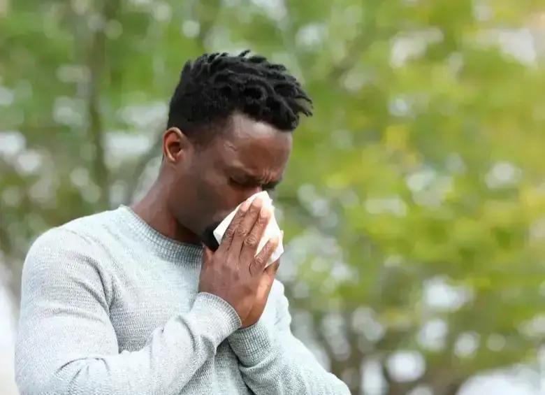 Hombre rompió récord al tener covid-19 durante 750 días