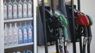 Fuerte alza en bencina y baja la parafina: Revisa las variaciones en los precios de los combustibles para este jueves