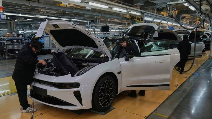How the EV incentive ending will impact Texans