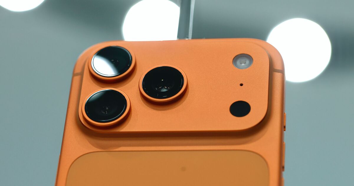 Cuántos salarios mínimos necesitas para comprar el iPhone 17 Pro en México