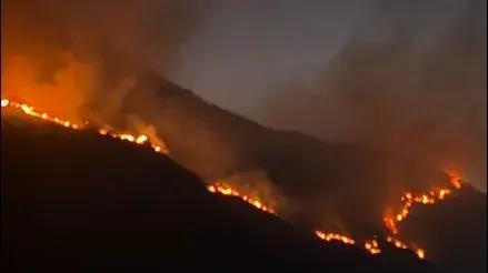 Cusco: reportan incendio forestal en el centro poblado Huycho en Urubamba y en Calca [VIDEO]