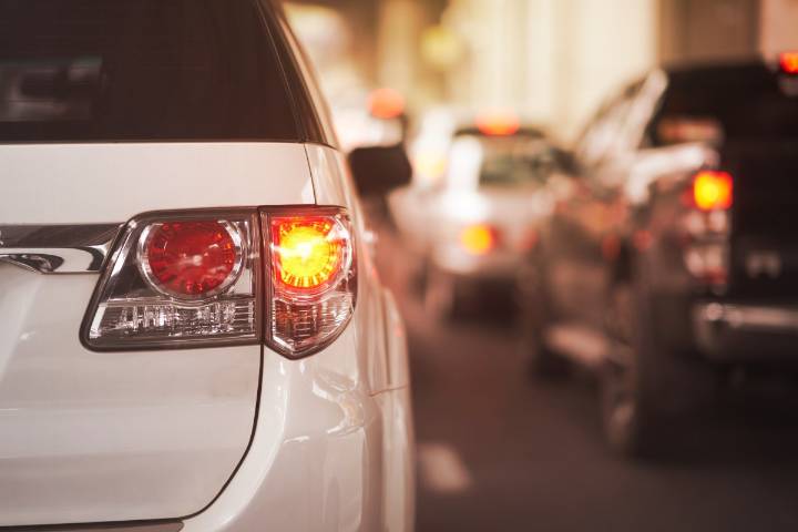 ¿Qué hacer si fallan las luces direccionales del auto?
