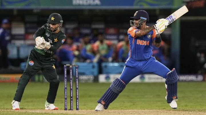 India sink Pakistan in highly-charged Asia Cup clash