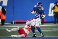 Deadspin | Giants RB Tyrone Tracy exits with right arm injury