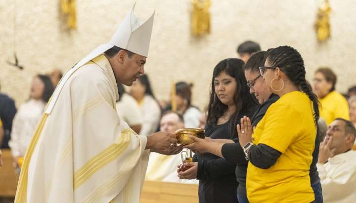 A community mourns at church service for Franklin Park man killed by immigration agent