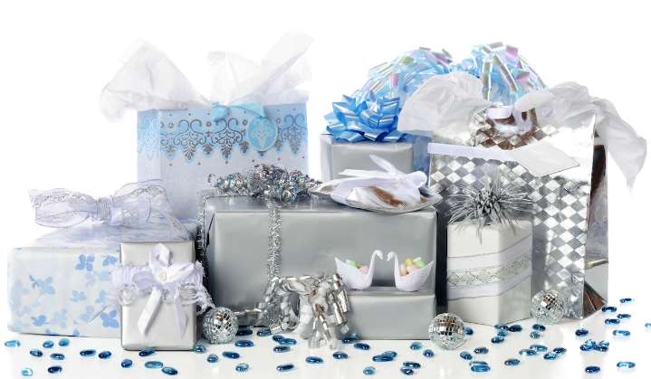 Dear Annie: Friend feels used after being invited to shower but not the wedding