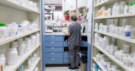 Aranceles de Trump a los medicamentos provocarían caos en el sector salud de EU, dicen expertos