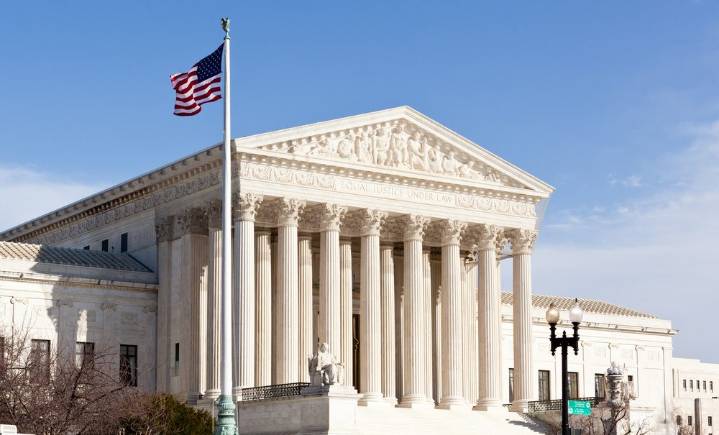 El Tribunal Supremo de EE. UU. da luz verde a Trump para bloquear casi 5.000 millones de dólares en asistencia internacional.