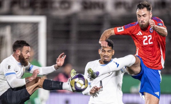 Uruguay se despidió clasificado al Mundial y con un empate sin goles ante Chile, que terminó último