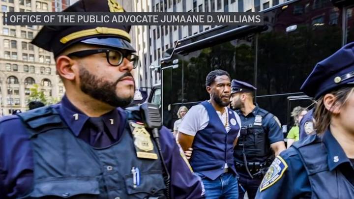 Arrestan a funcionarios de NY tras protesta en centro de ICE