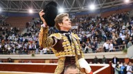 Borja Jiménez sale por la puerta grande de La Ribera tras cortar dos orejas