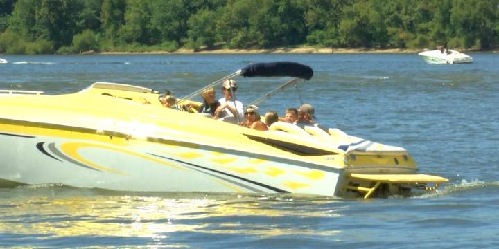 Families enjoy the unofficial end of summer on the Ohio River