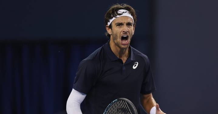 Tennis star apologizes to Chinese fans after coughing outburst sparks outrage
