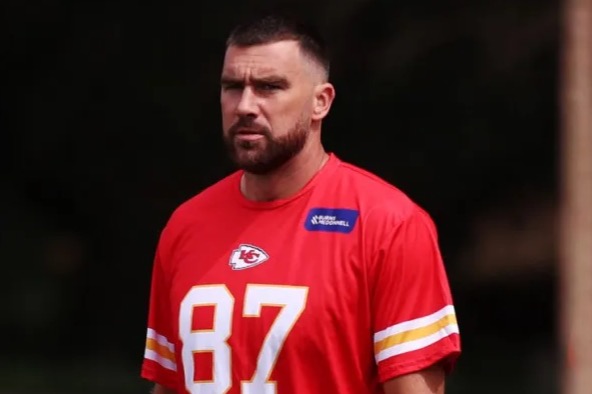 Travis Kelce lands $200 million bonus ahead of Kansas City Chiefs opener with outside of NFL career venture