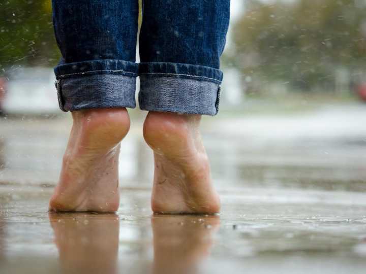 Verrugas en las plantas de los pies: síntomas, causas y tratamientos efectivos