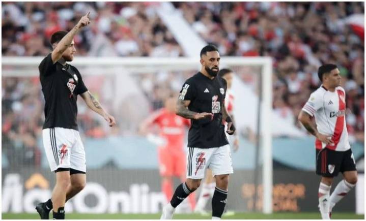 River cayó 2-1 con Deportivo Riestra en el Monumental y profundizó su crisis tras la eliminacion en la Copa