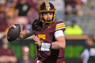 Deadspin | Drake Lindsey powers Minnesota past Rutgers